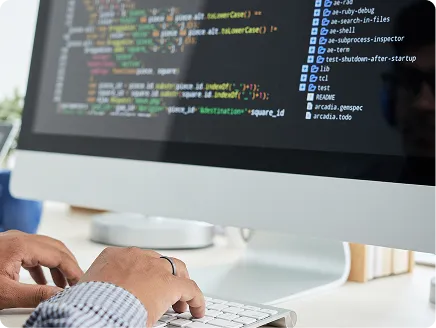 Poste de travail avec du code à l’écran