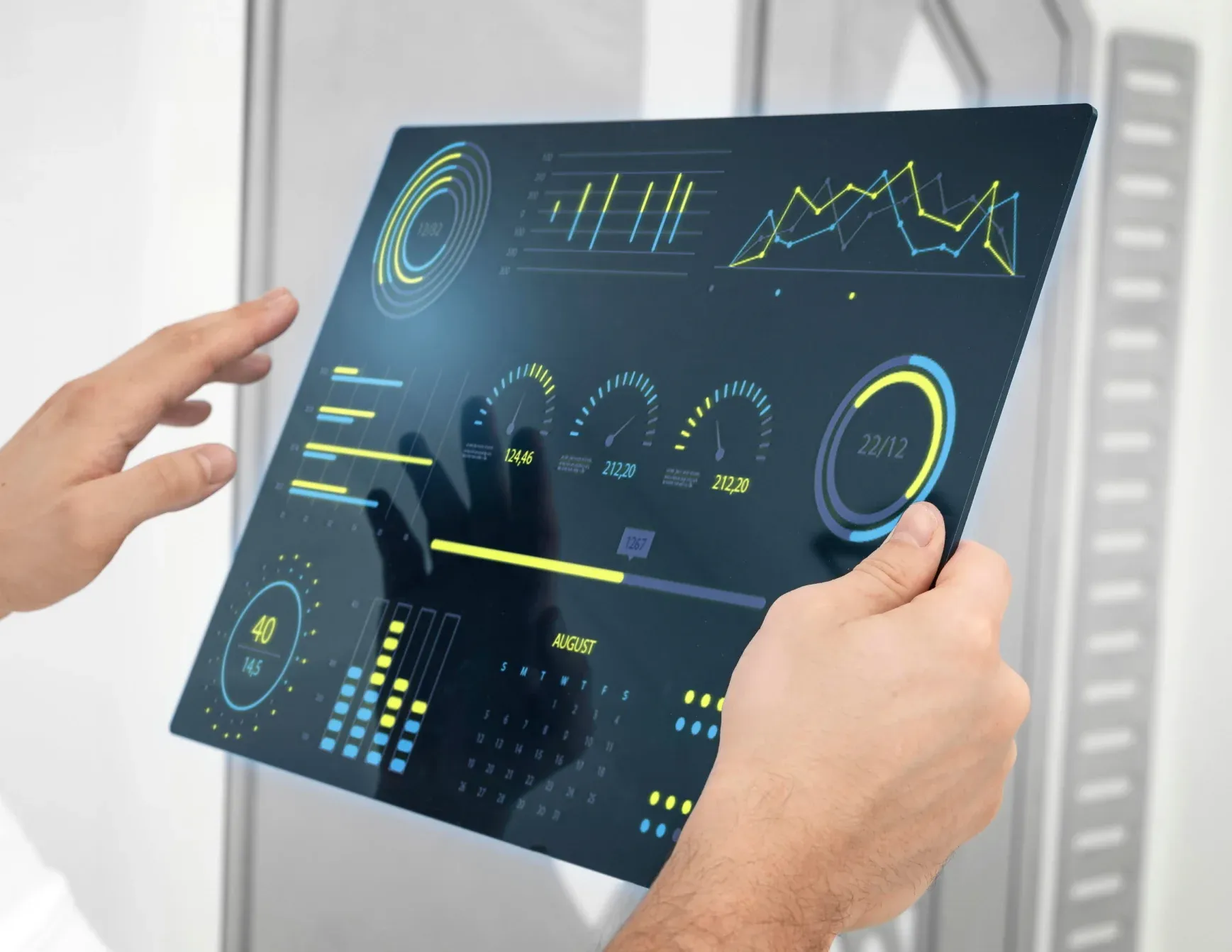 Tablette affichant des indicateurs de suivi produit
